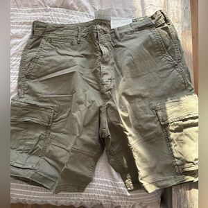 American Eagle Men’s Cargo Shorts
